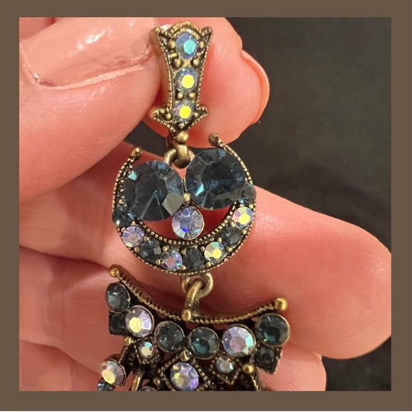 Shades of blue crystal drop post earrings with gold trim. EXCELLENT CONDITION! - Picture 3 of 5